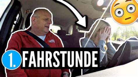 im auto wichsen|Junger Typ wichst im Auto + stöhnen und kommen .